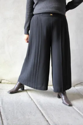 90s Black Pleated Culottes 30-37"