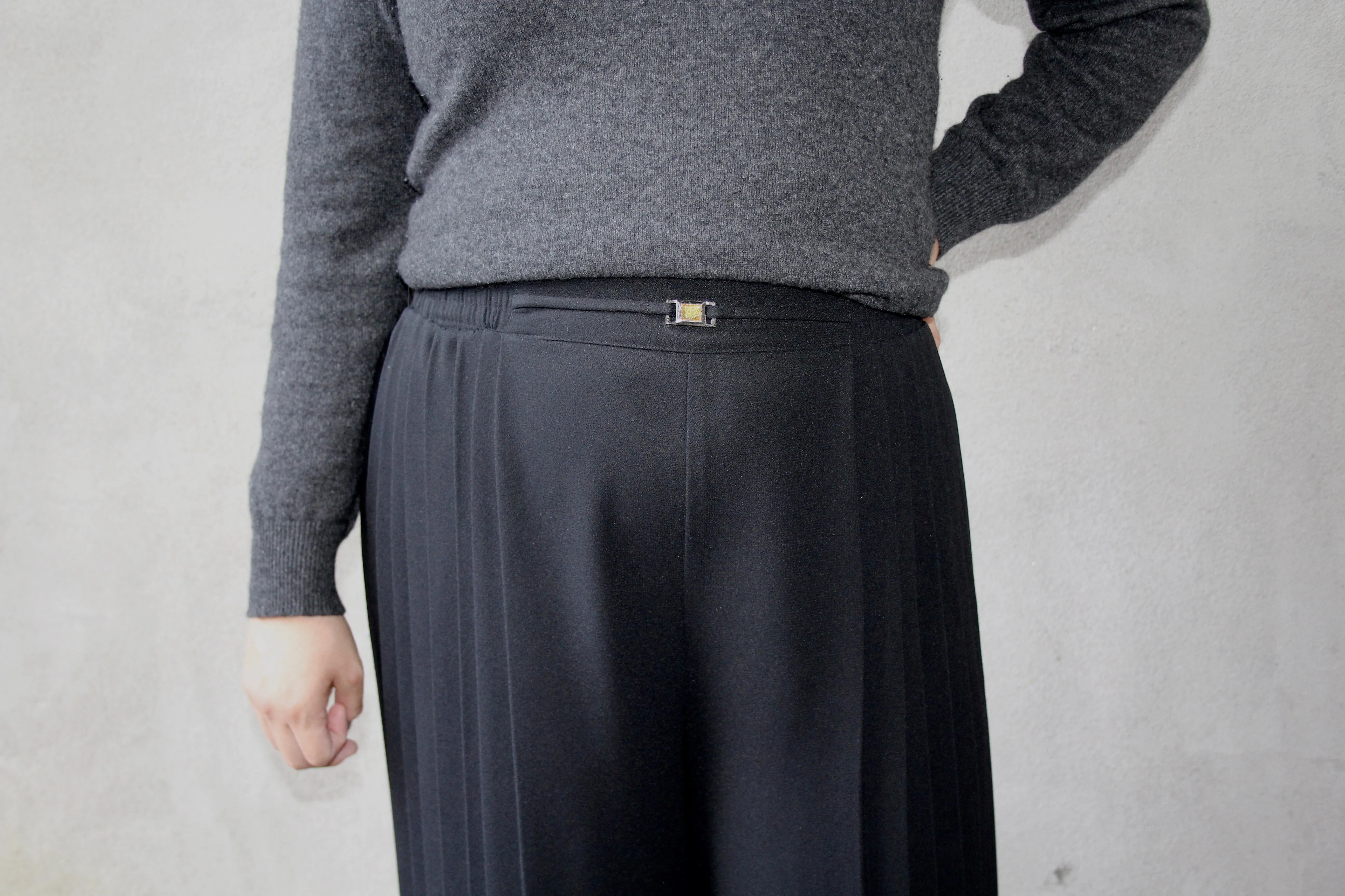 90s Black Pleated Culottes 30-37"