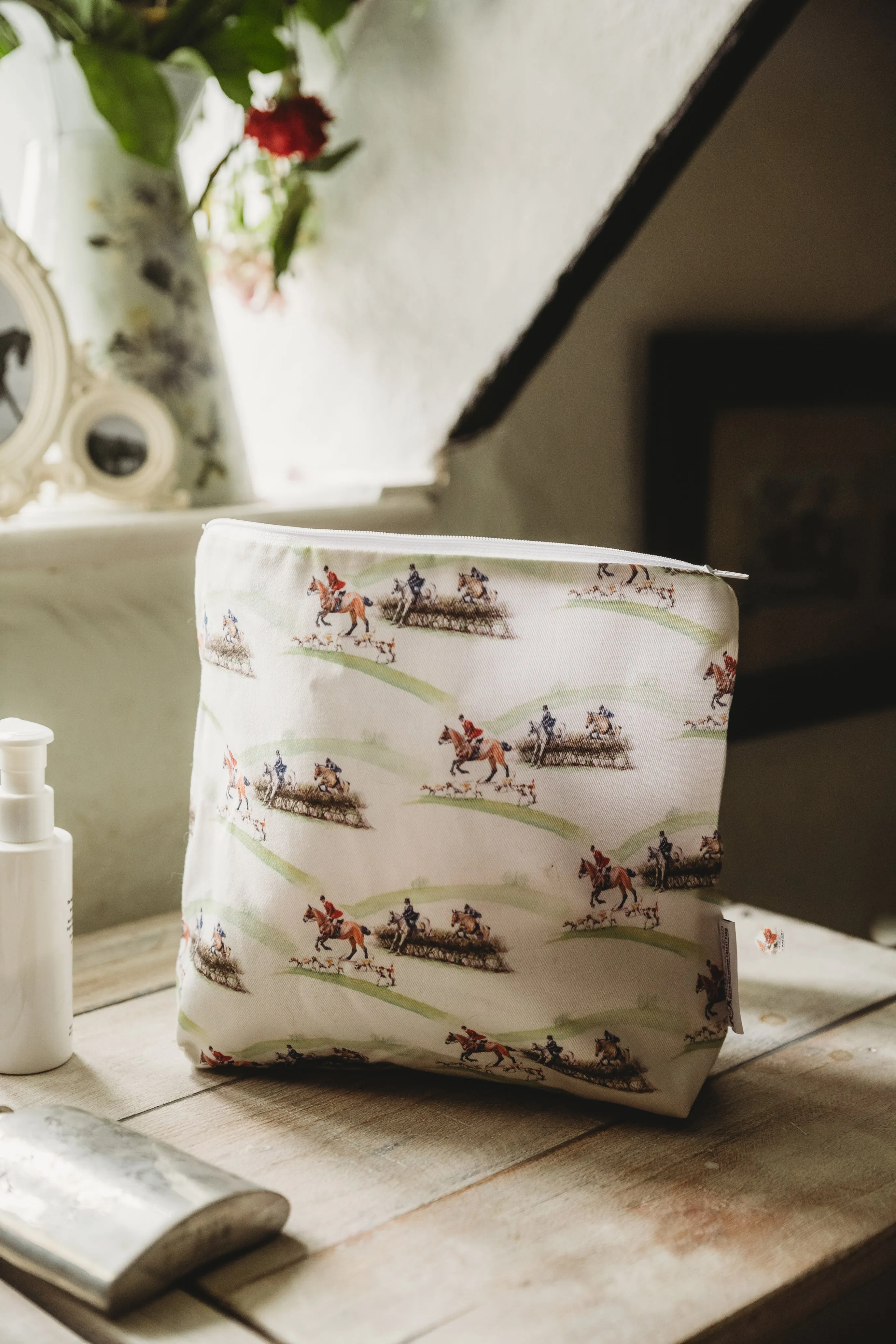 Glaze & Gordon 'The Hunt Jump' Wash Bag