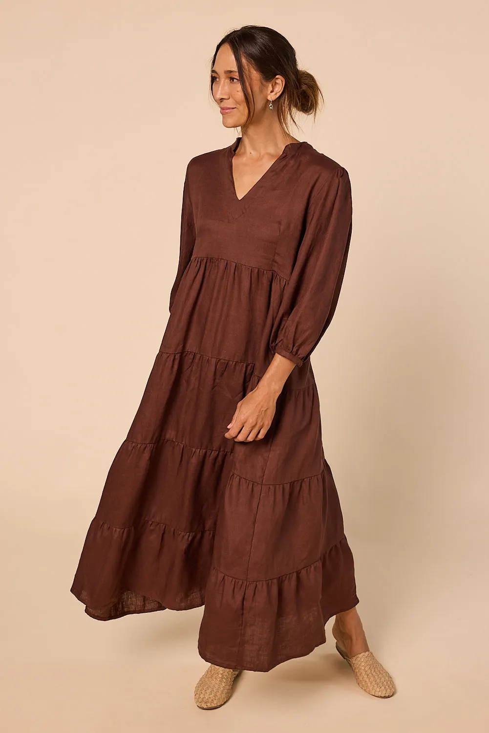 Sabre Linen V-Neck Dress in Raisin