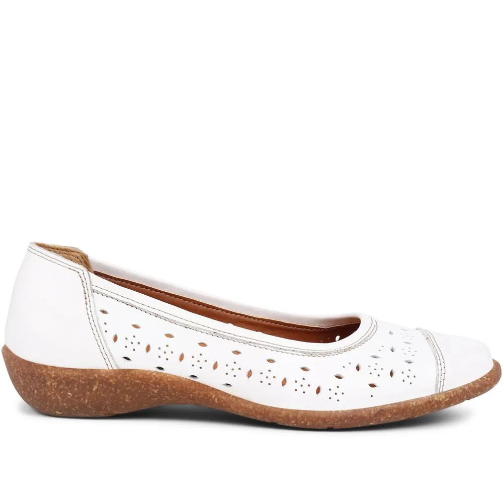 Slip-On Leather Pumps - HAK39003 / 325 610